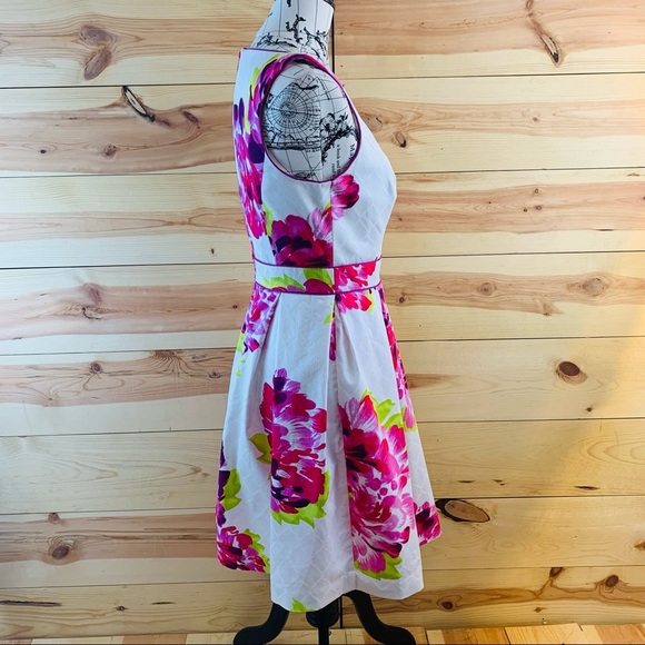 Trina Turk white floral fit & flare V neck dress 4 - Picture 3 of 13